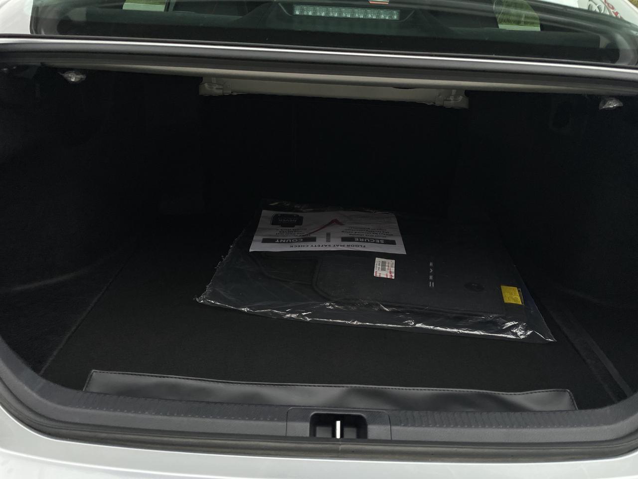 2023 Toyota Camry HYBRID SE Photo