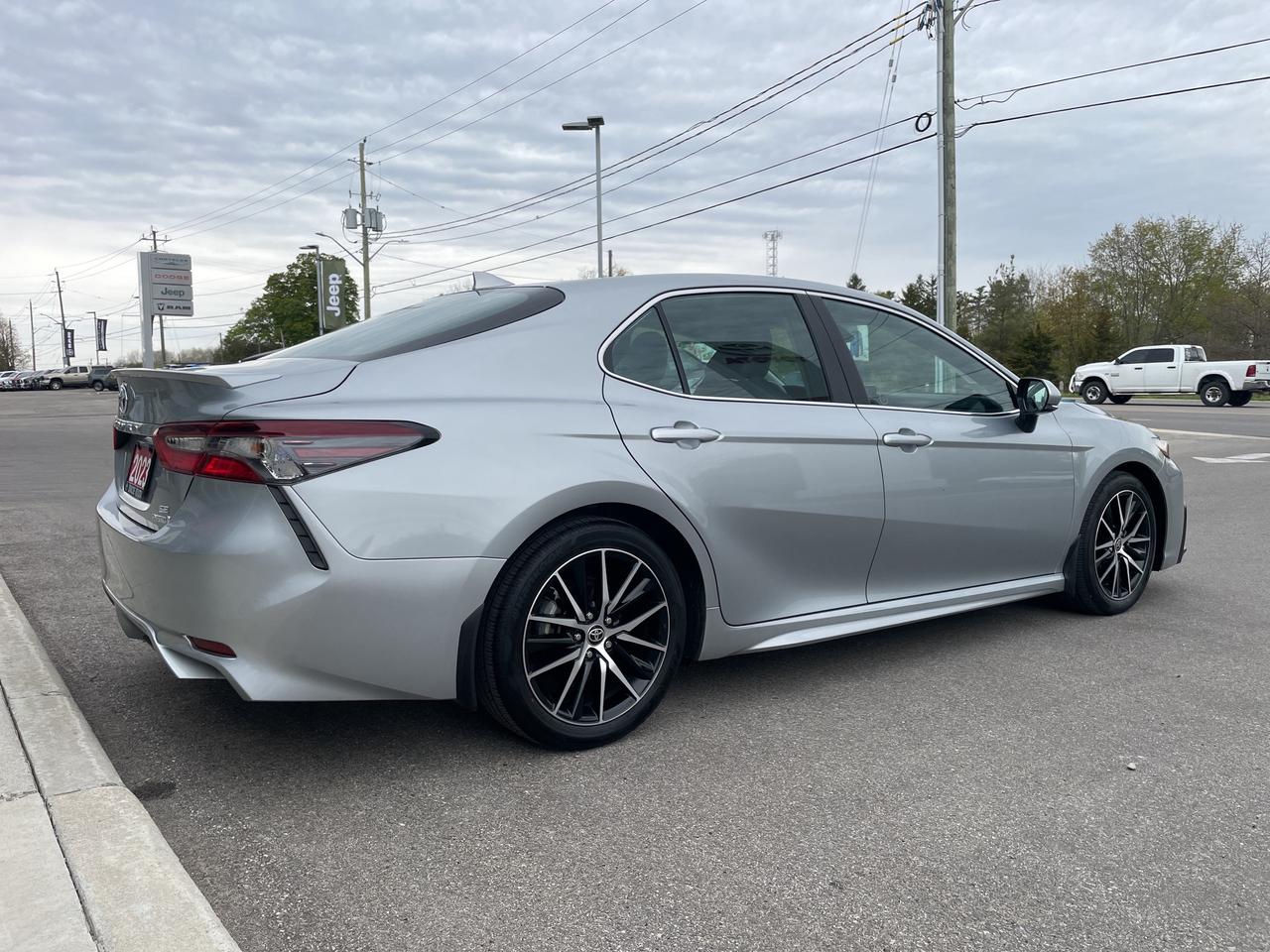 2023 Toyota Camry HYBRID SE Photo