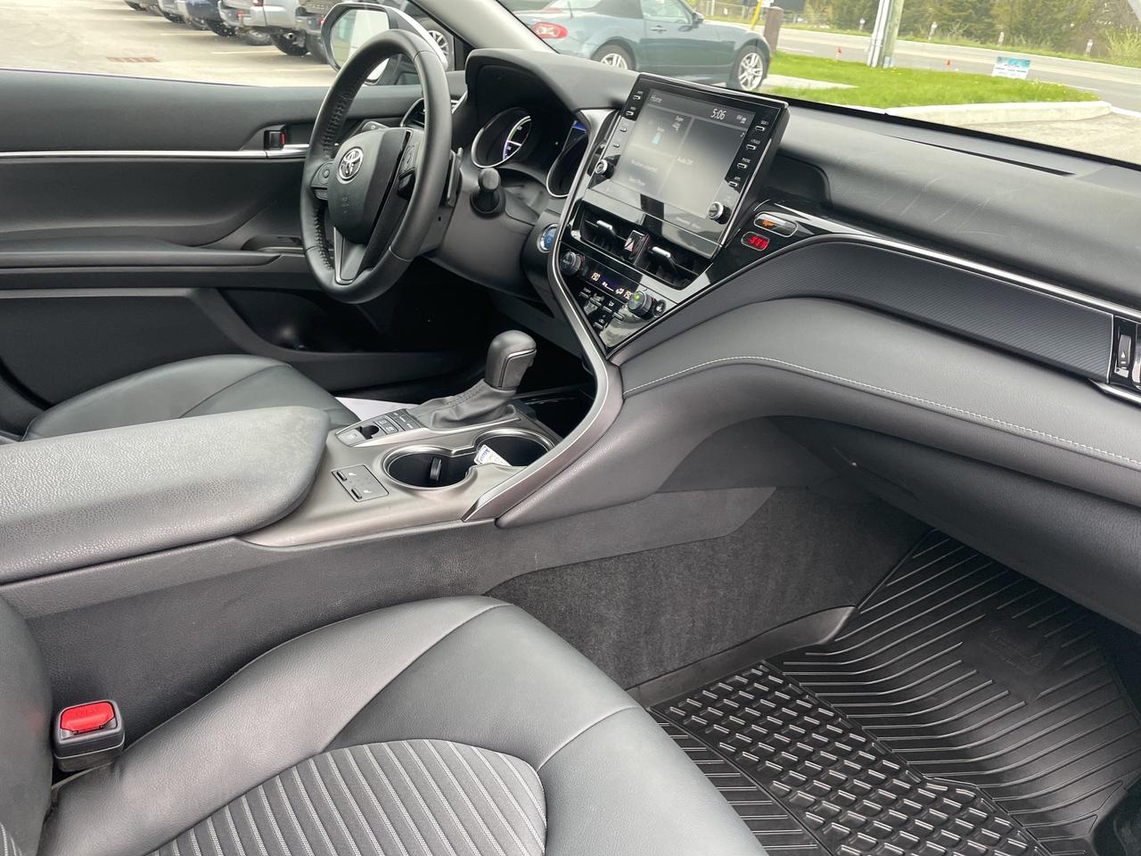 2023 Toyota Camry HYBRID SE Photo