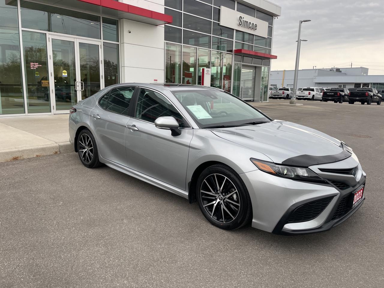 2023 Toyota Camry HYBRID SE Photo