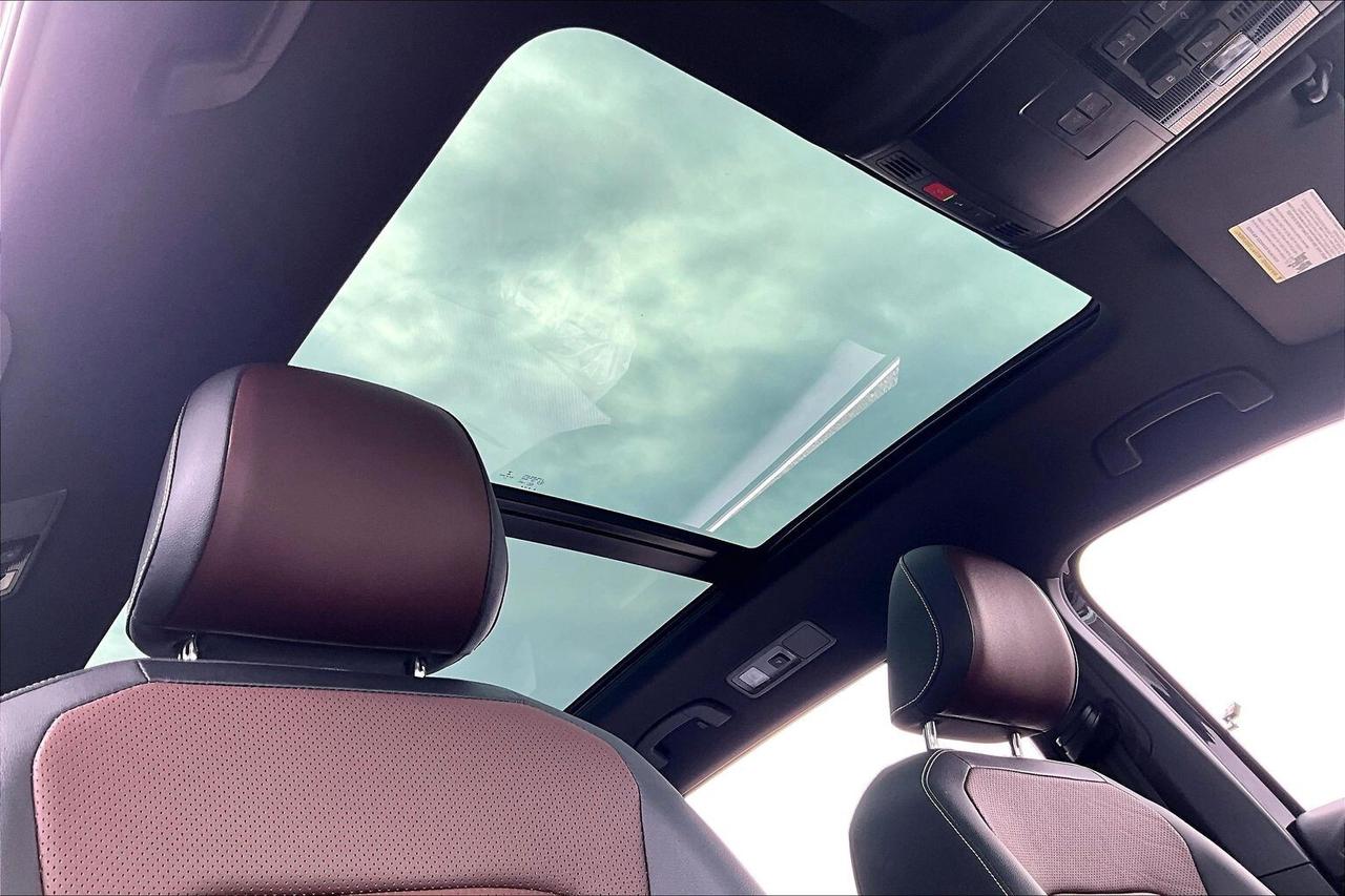 2022 Volkswagen Tiguan Highline R-Line | Vented Leather | Panoroof | AWD Photo