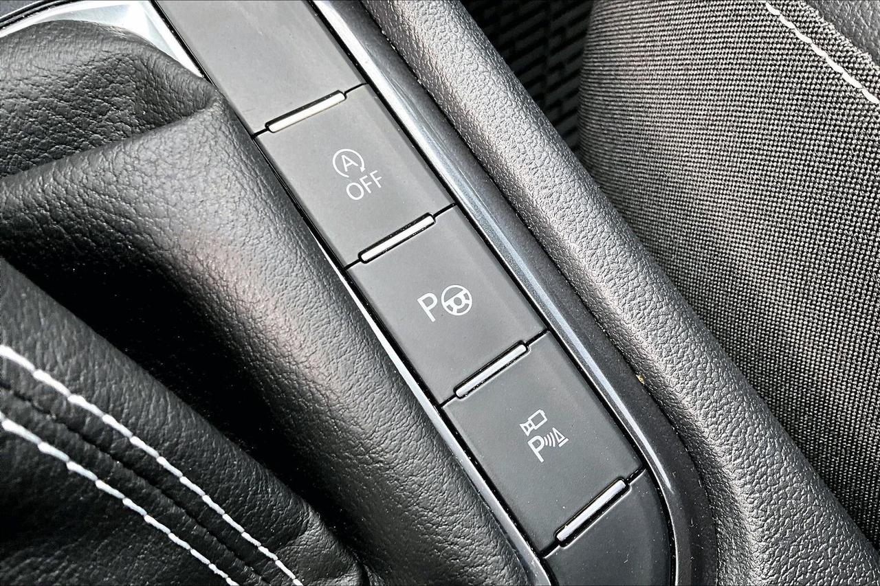2022 Volkswagen Tiguan Highline R-Line | Vented Leather | Panoroof | AWD Photo