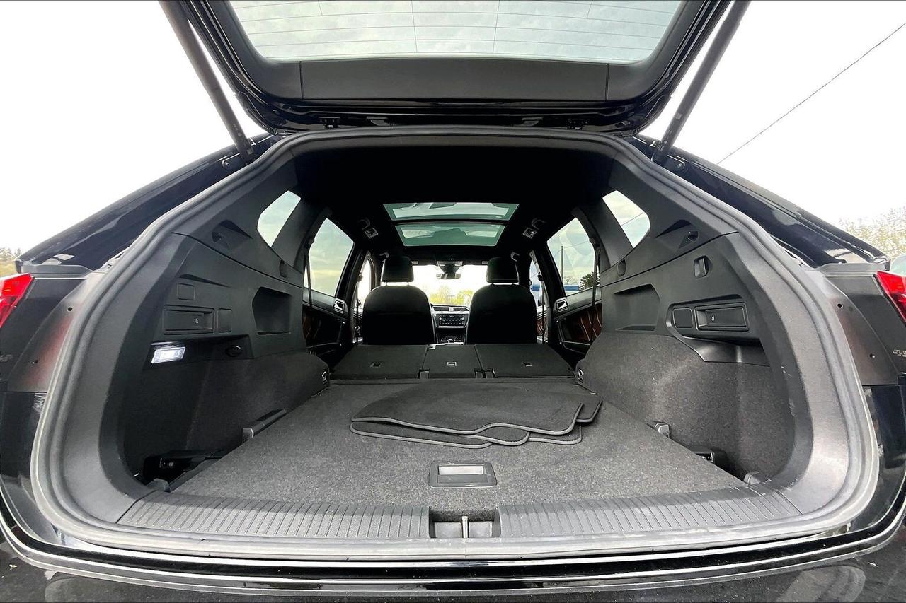 2022 Volkswagen Tiguan Highline R-Line | Vented Leather | Panoroof | AWD Photo