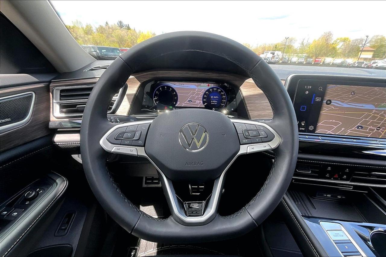 2026 Volkswagen Atlas Execline R Line | 7 Seat | Vented Leather | AWD Photo4