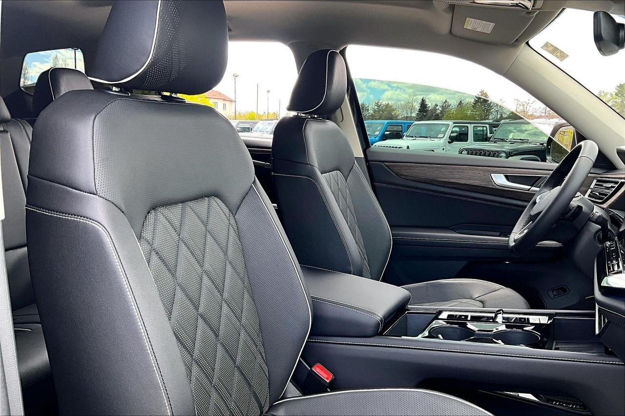 2026 Volkswagen Atlas Execline R Line | 7 Seat | Vented Leather | AWD Photo
