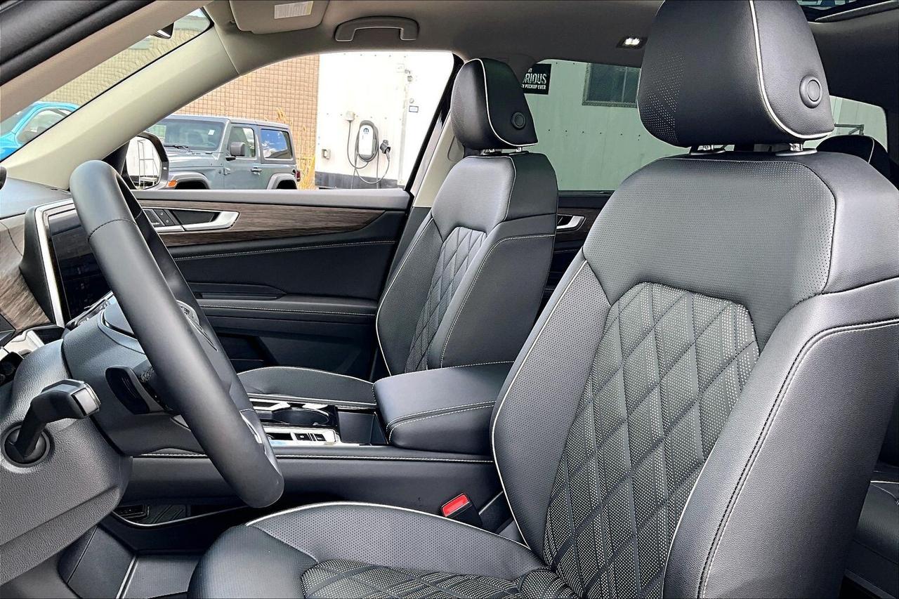 2026 Volkswagen Atlas Execline R Line | 7 Seat | Vented Leather | AWD Photo