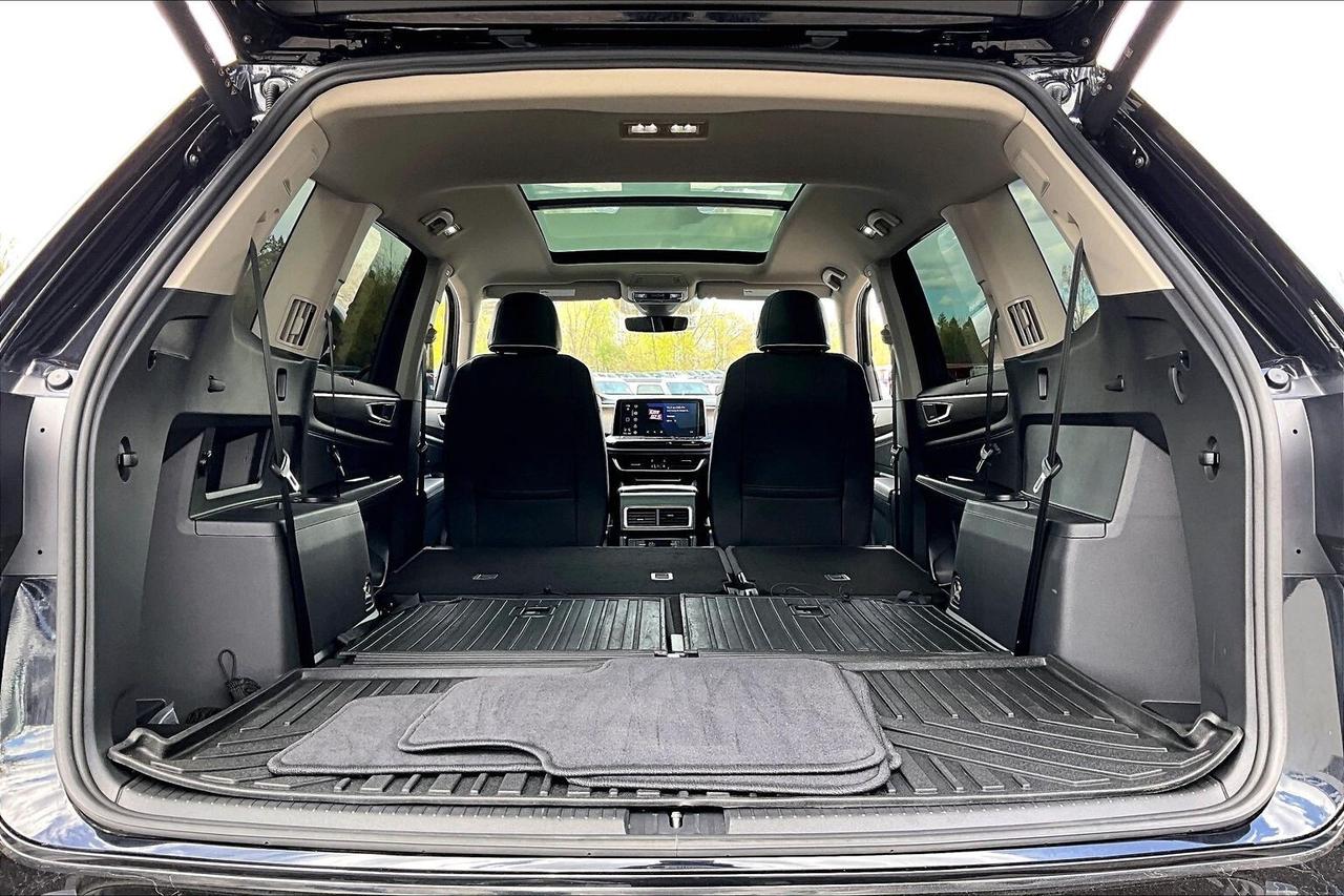 2026 Volkswagen Atlas Execline R Line | 7 Seat | Vented Leather | AWD Photo