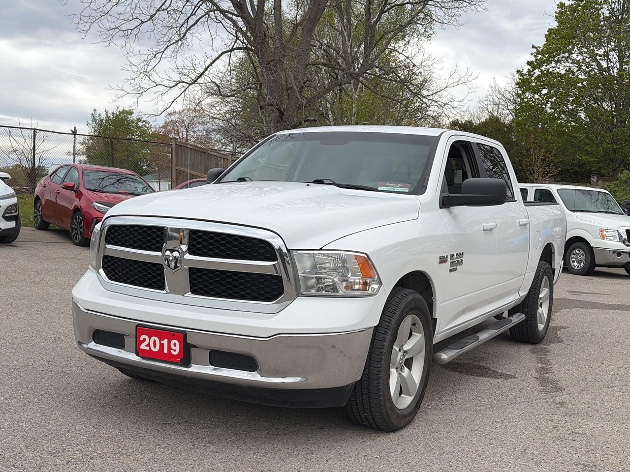 2019 RAM 1500 Classic CLEAN CARFAX, 6 PASSENGER, 4X4! Photo