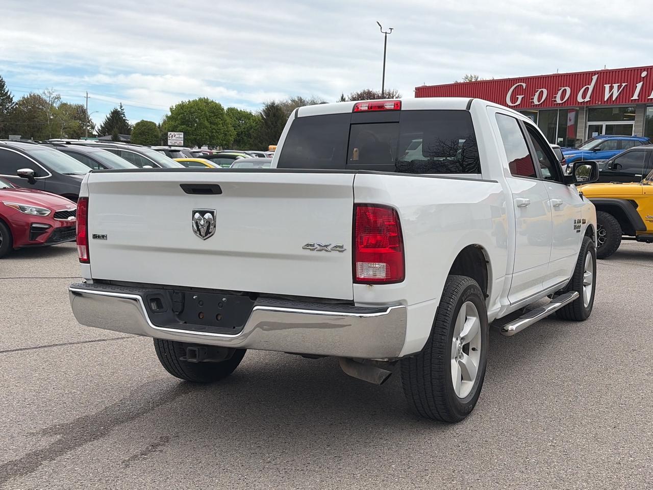2019 RAM 1500 Classic CLEAN CARFAX, 6 PASSENGER, 4X4! Photo