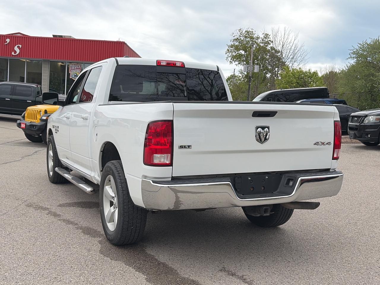 2019 RAM 1500 Classic CLEAN CARFAX, 6 PASSENGER, 4X4! - Photo #4