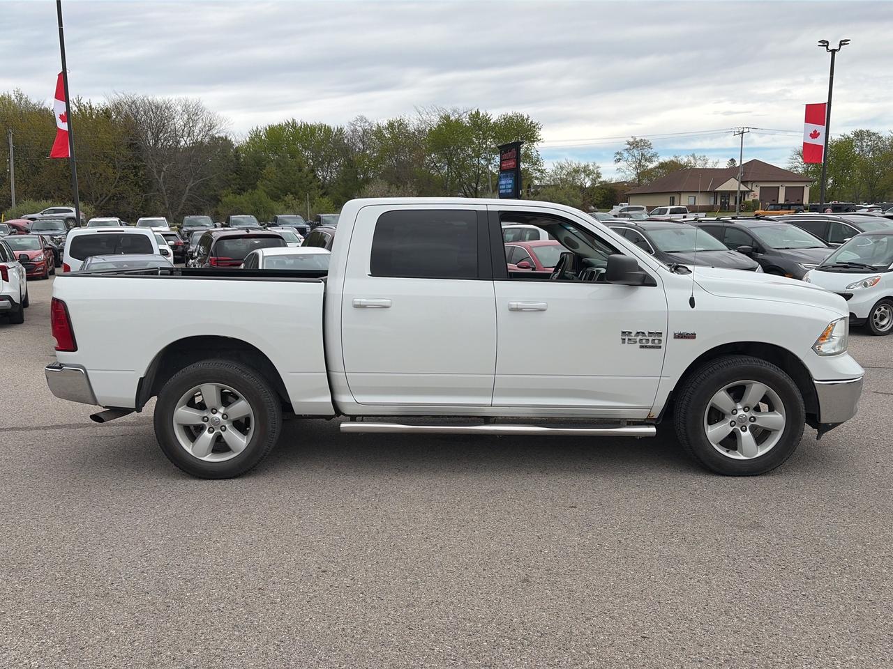 2019 RAM 1500 Classic CLEAN CARFAX, 6 PASSENGER, 4X4! Photo