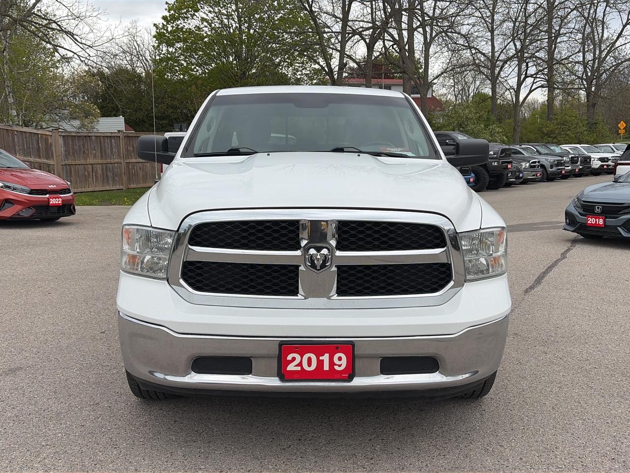 2019 RAM 1500 Classic CLEAN CARFAX, 6 PASSENGER, 4X4! Photo