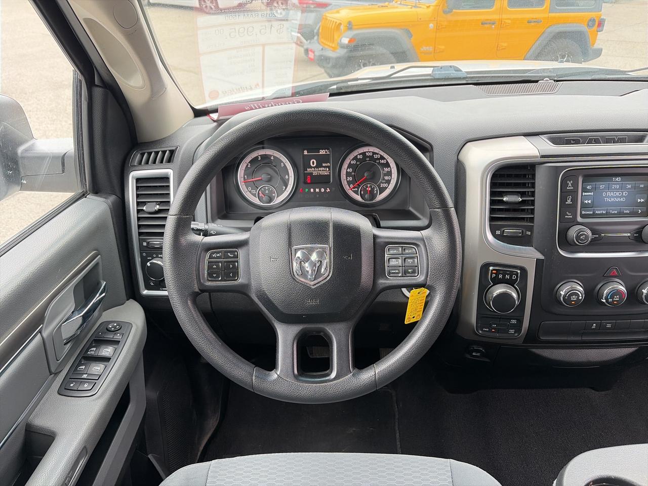 2019 RAM 1500 Classic CLEAN CARFAX, 6 PASSENGER, 4X4! Photo