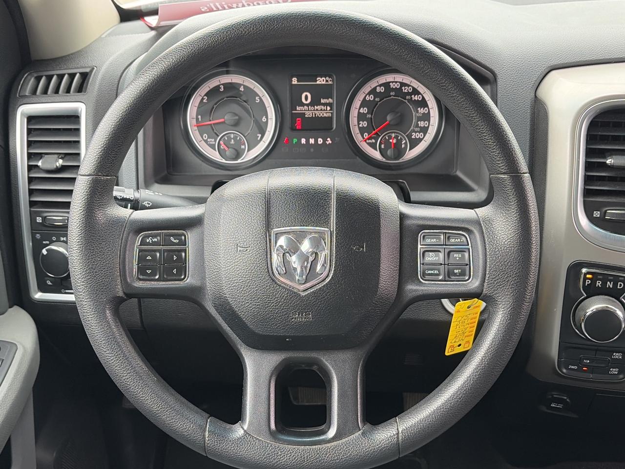 2019 RAM 1500 Classic CLEAN CARFAX, 6 PASSENGER, 4X4! - Photo #14