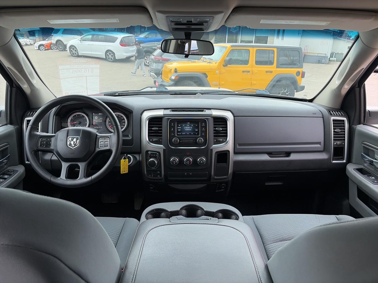 2019 RAM 1500 Classic CLEAN CARFAX, 6 PASSENGER, 4X4! Photo