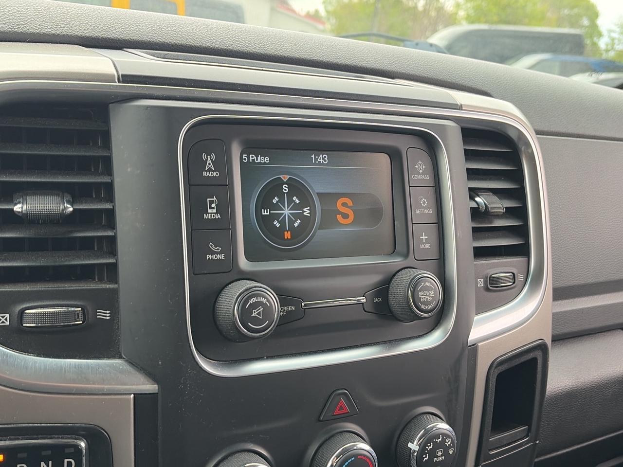 2019 RAM 1500 Classic CLEAN CARFAX, 6 PASSENGER, 4X4! Photo