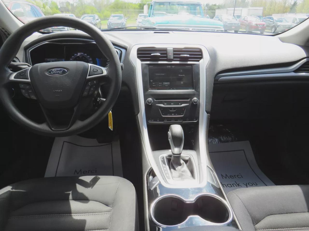 2014 Ford Fusion SE | Clean Title No Accidents | Alloy Rims | Tints | Digital Touchscreen | Reverse Camera | CD Player | Photo3