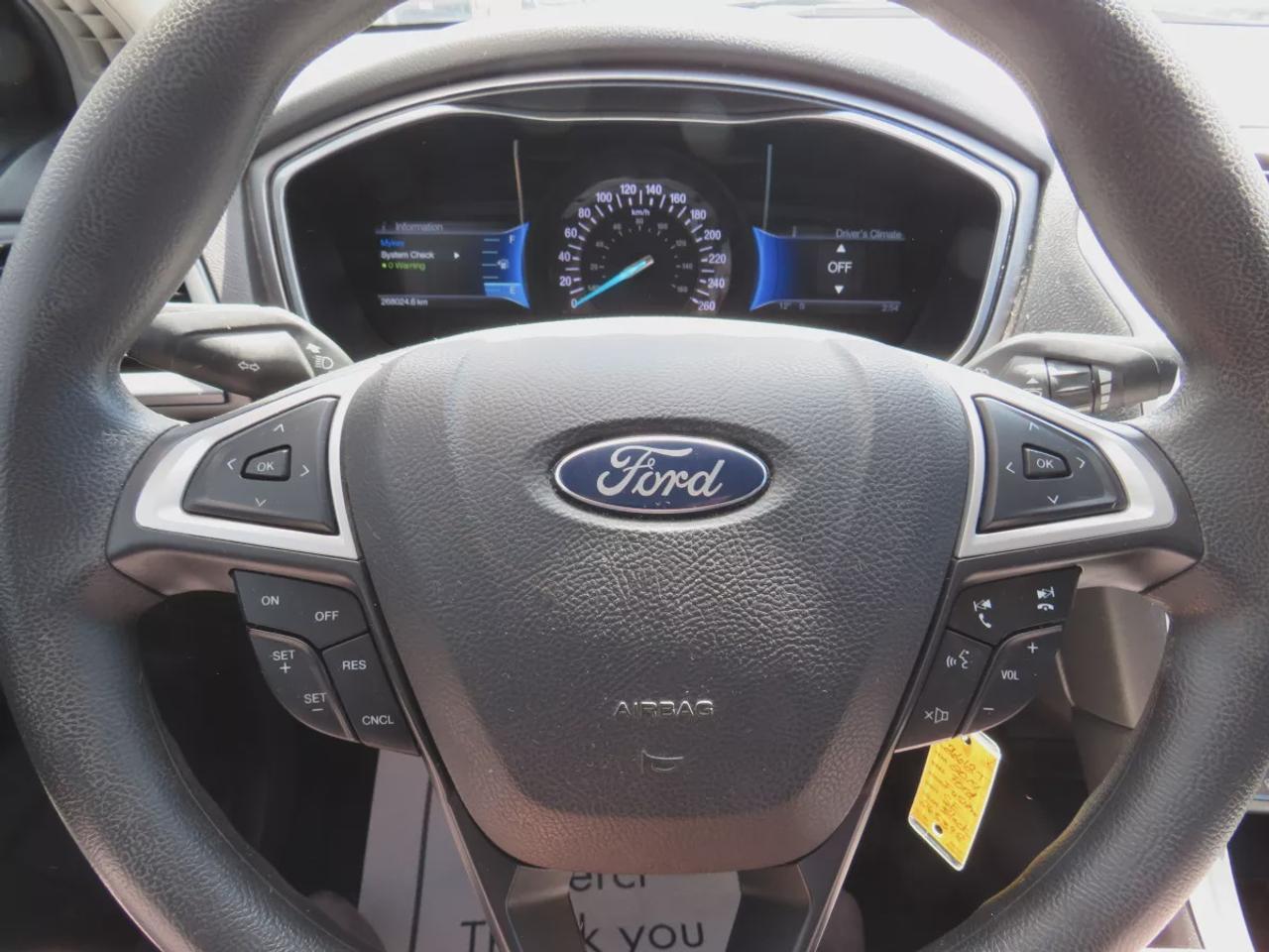 2014 Ford Fusion SE | Clean Title No Accidents | Alloy Rims | Tints | Digital Touchscreen | Reverse Camera | CD Player | Photo