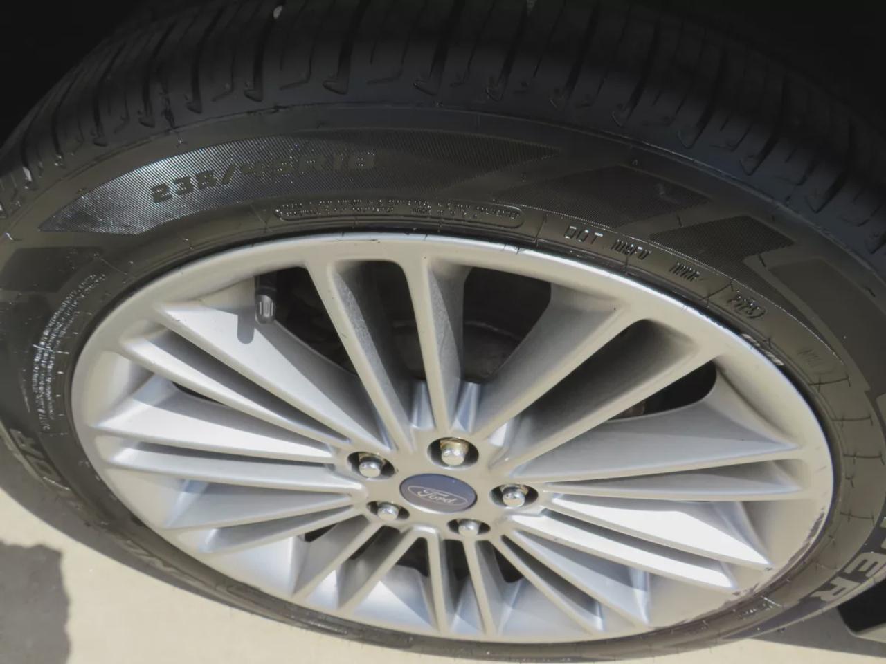 2014 Ford Fusion SE | Clean Title No Accidents | Alloy Rims | Tints | Digital Touchscreen | Reverse Camera | CD Player | Photo