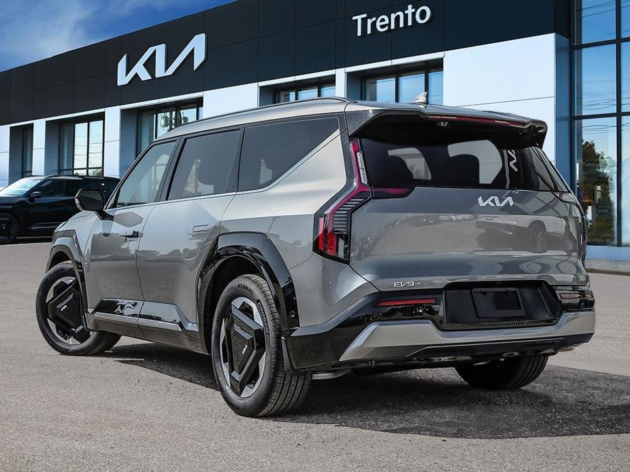 2026 Kia EV9 Land AWD w/ Premium Package Photo3