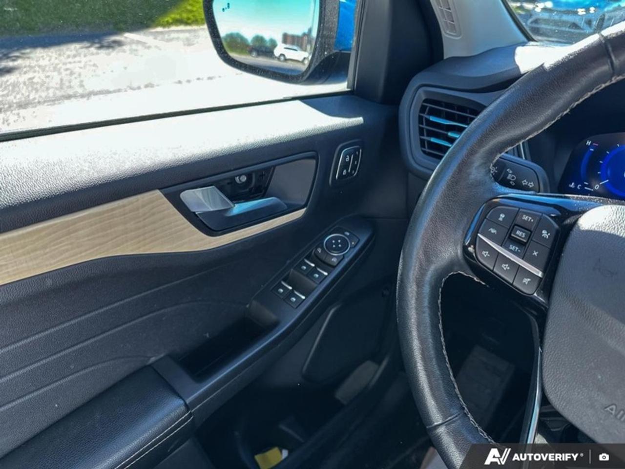2021 Ford Escape Titanium AWD  HYBRID AWD TITANIUM Photo