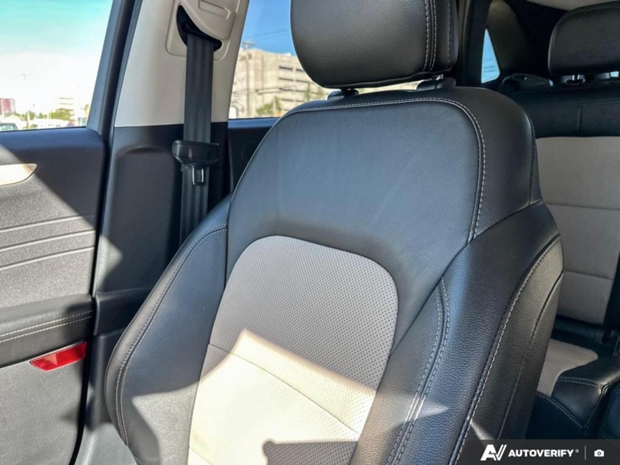 2021 Ford Escape Titanium AWD  HYBRID AWD TITANIUM Photo