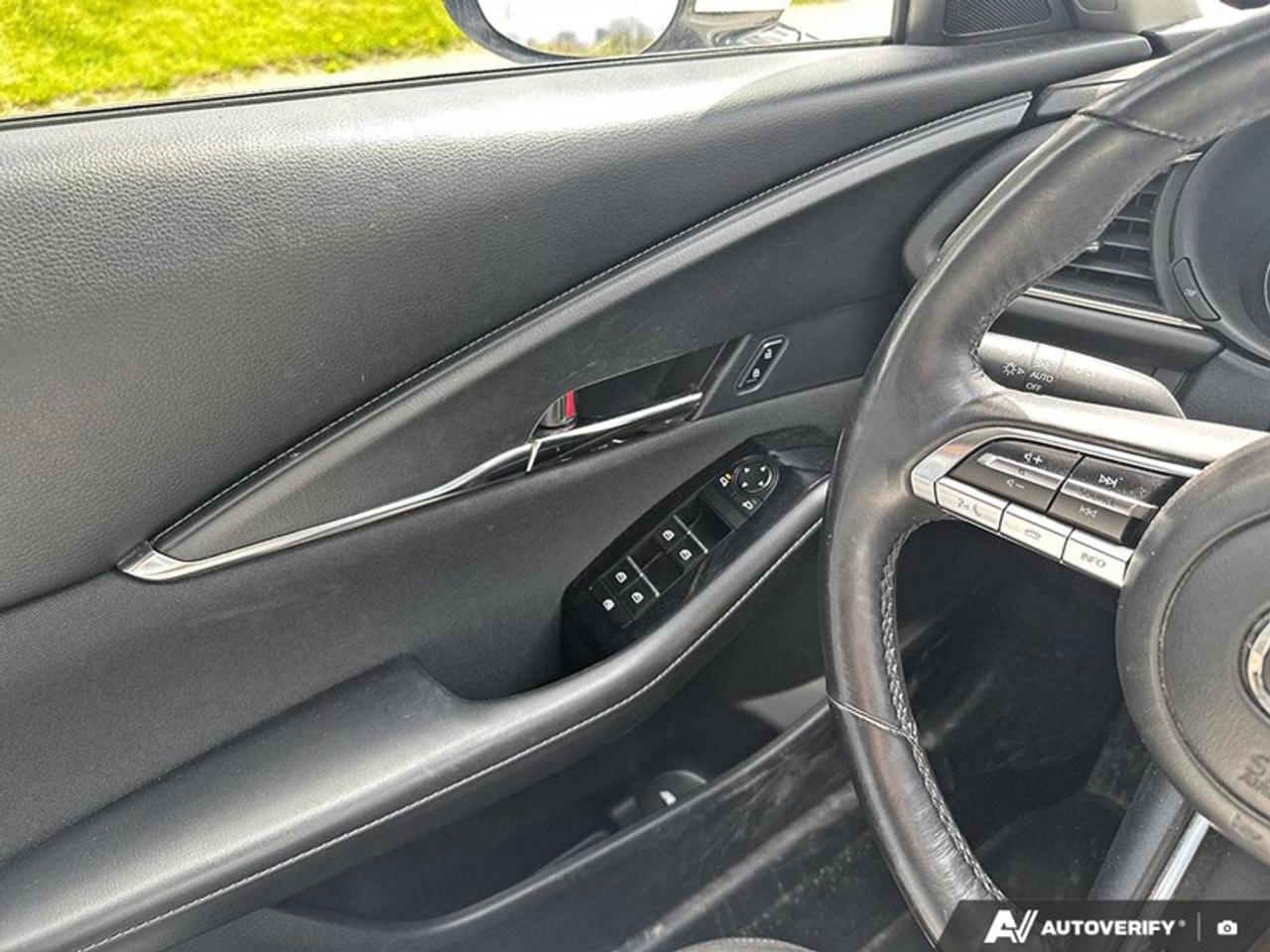 2023 Mazda CX-30 GS  GS, AWD, MINT Photo