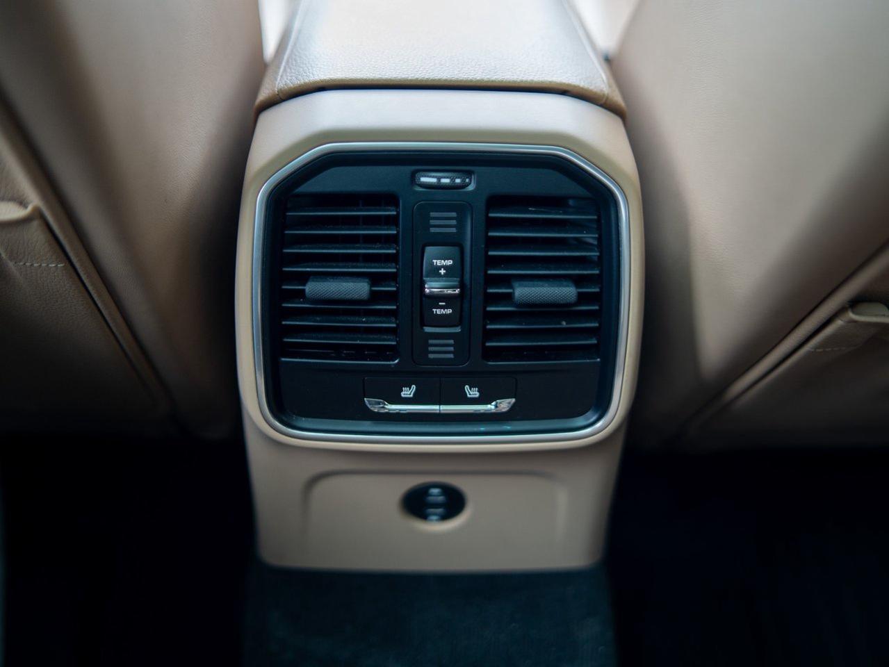 2021 Porsche Macan Base Photo