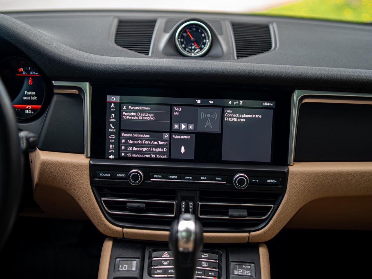 2021 Porsche Macan Base Photo