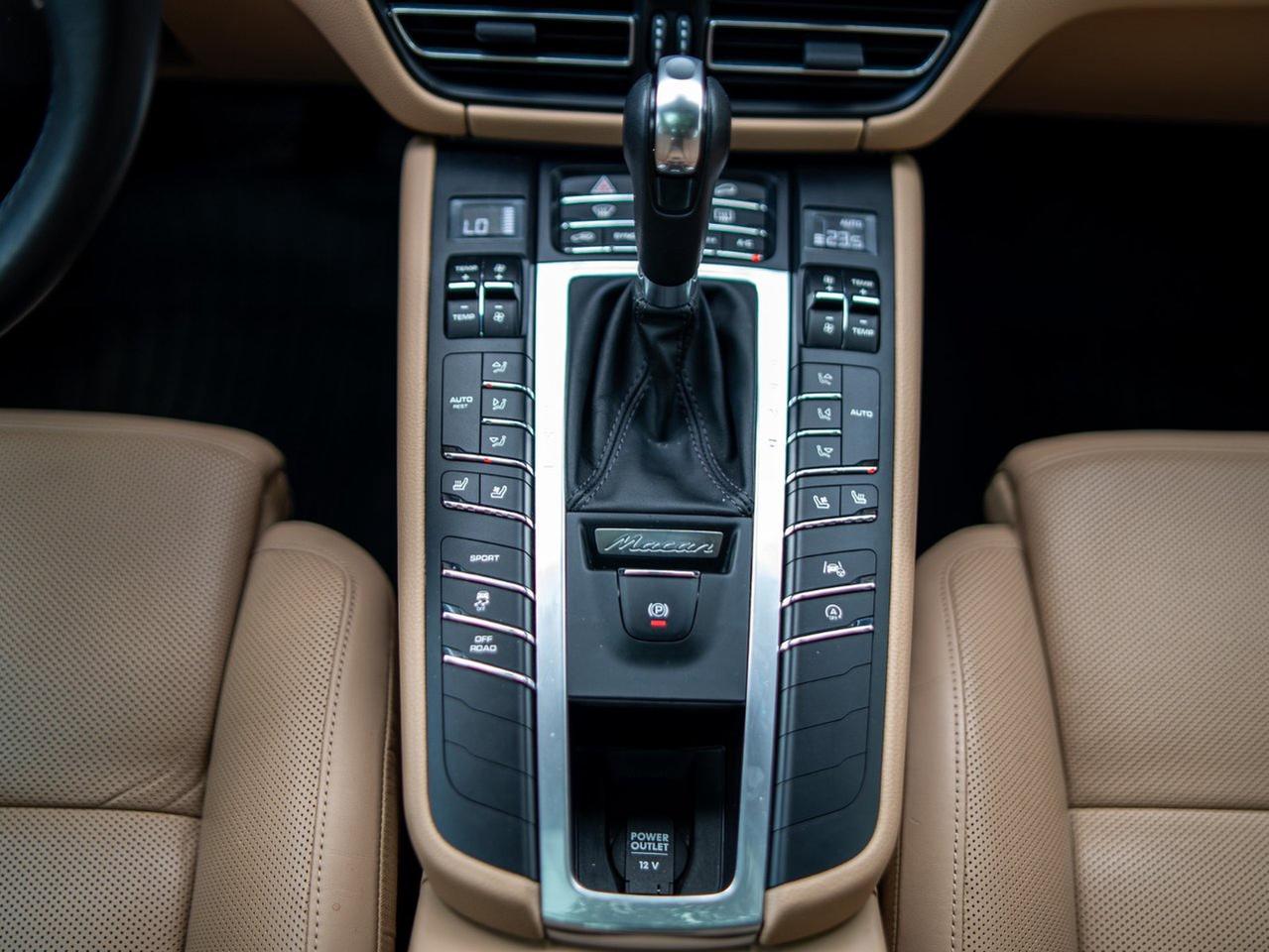 2021 Porsche Macan Base Photo