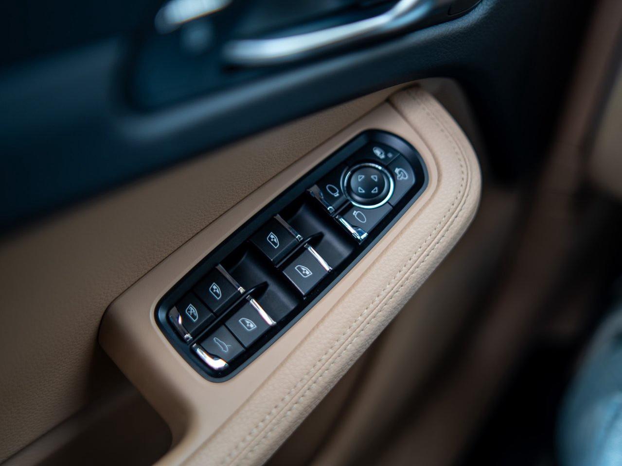 2021 Porsche Macan Base Photo