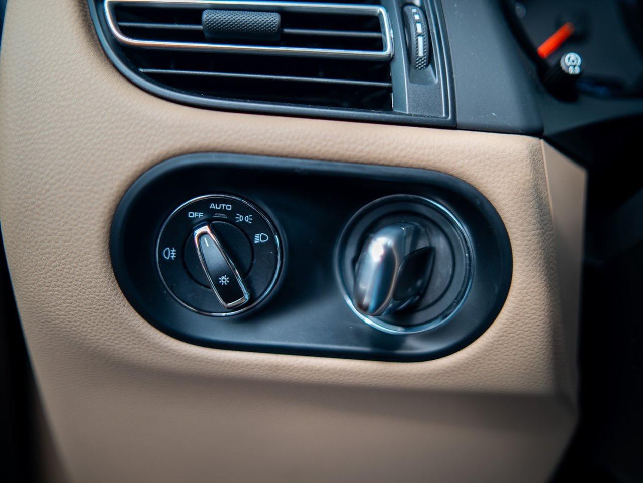 2021 Porsche Macan Base Photo