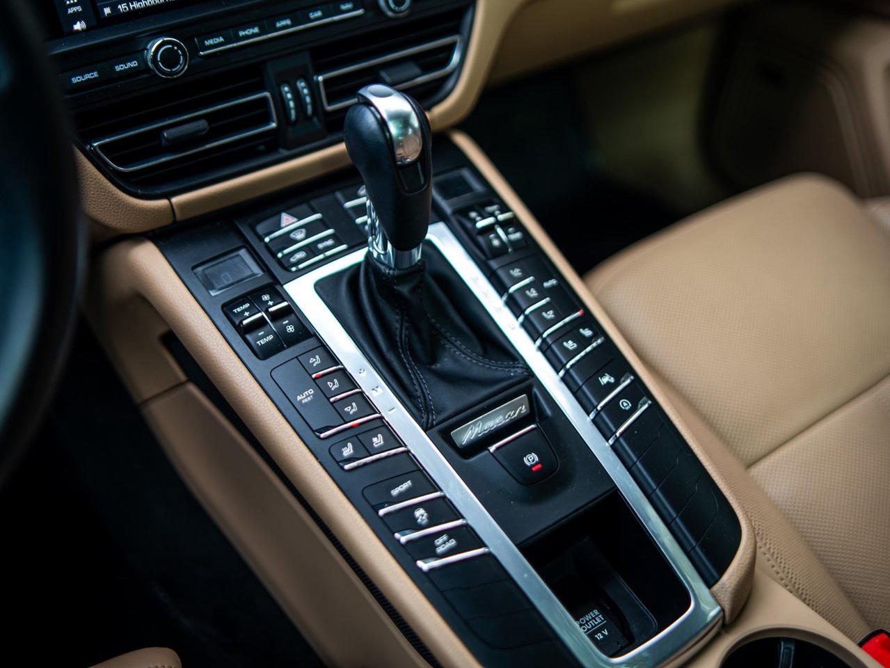 2021 Porsche Macan Base Photo