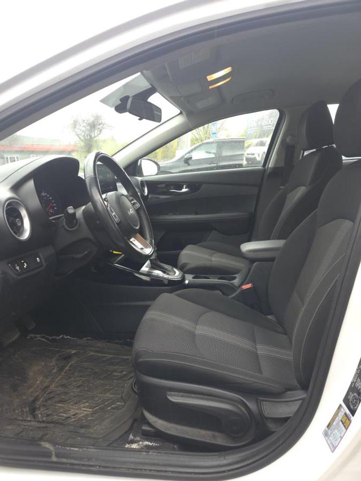 2023 Kia Forte Sedan EX IVT Photo