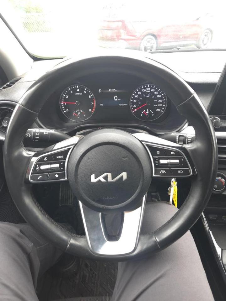 2023 Kia Forte Sedan EX IVT Photo