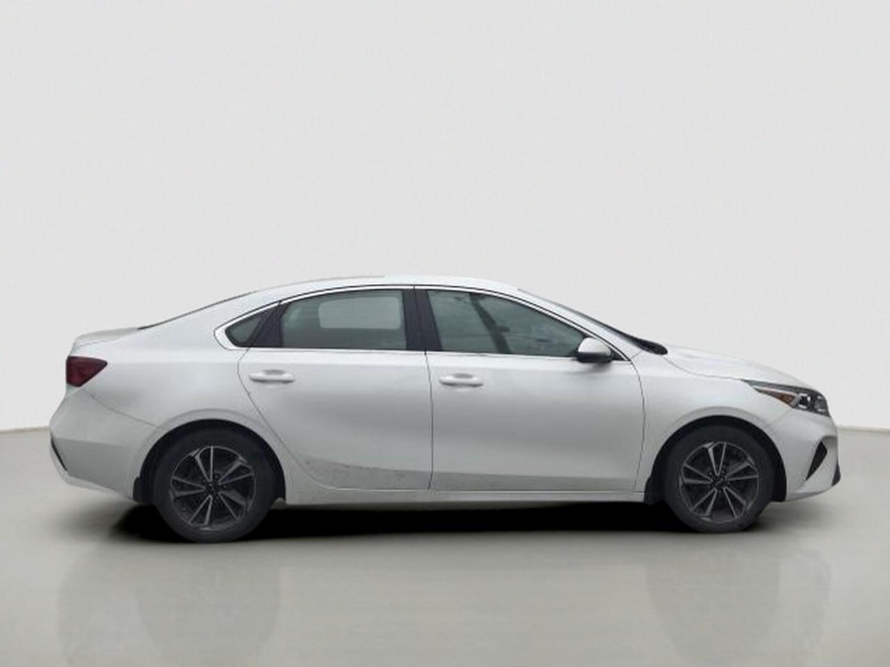 2023 Kia Forte Sedan EX IVT Photo