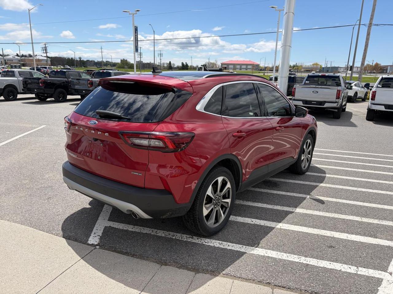 2023 Ford Escape Hybrid PLATINUM Photo4