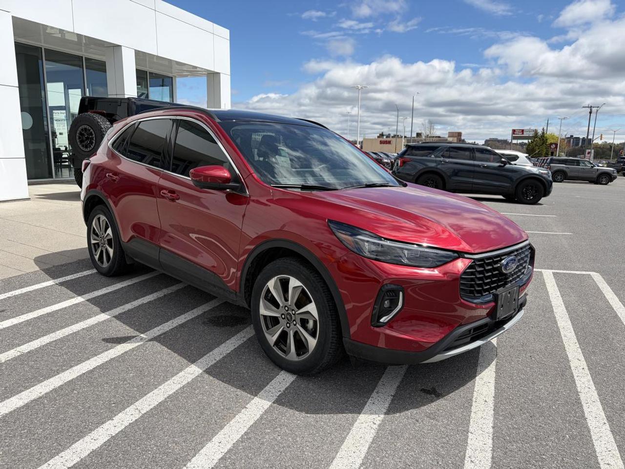 2023 Ford Escape Hybrid PLATINUM Photo2