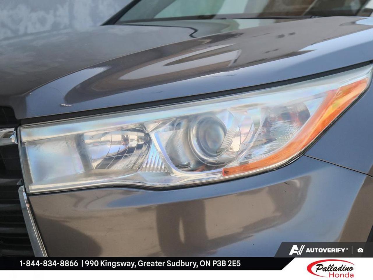 2015 Toyota Highlander LE Photo
