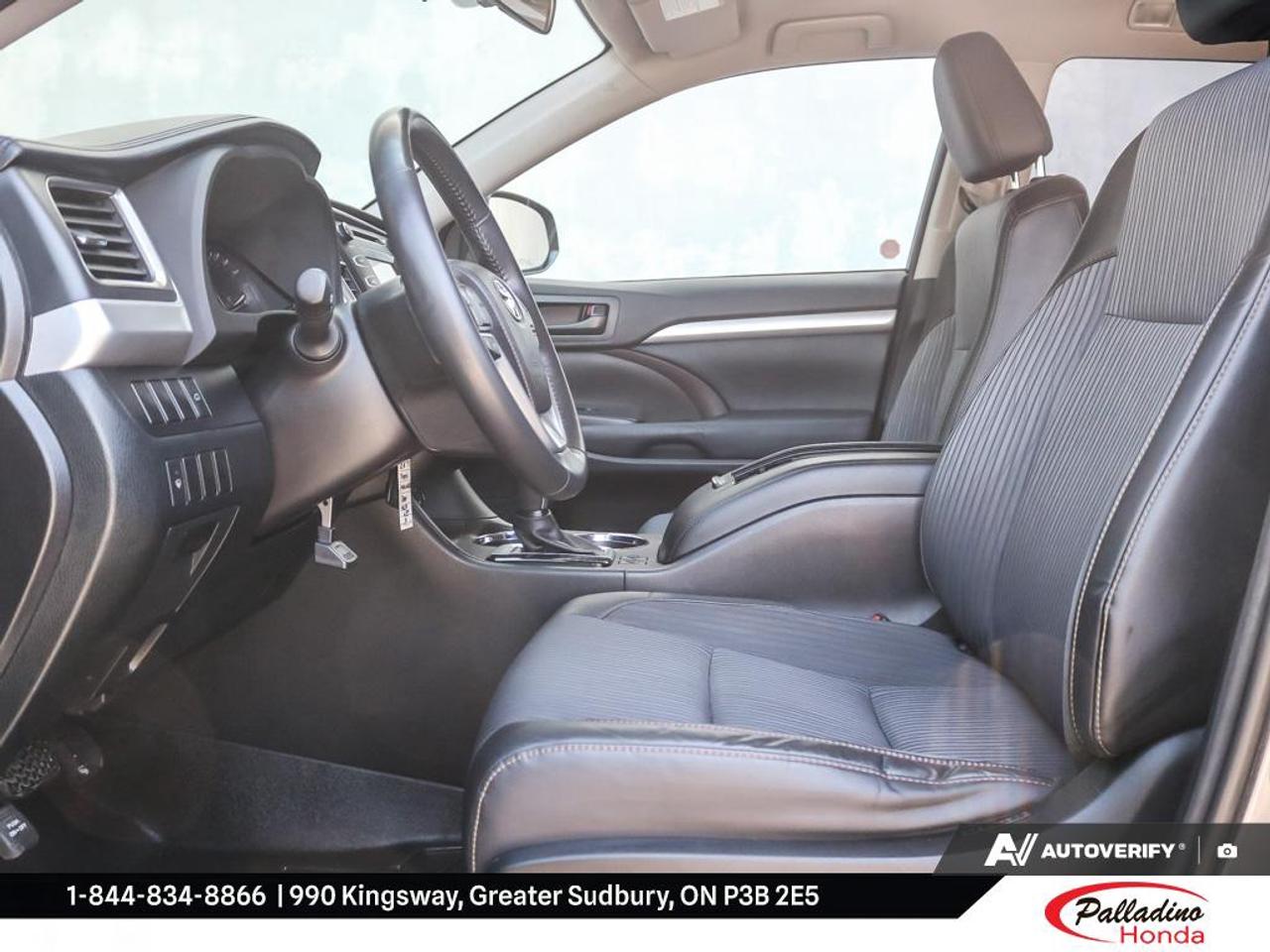 2015 Toyota Highlander LE Photo