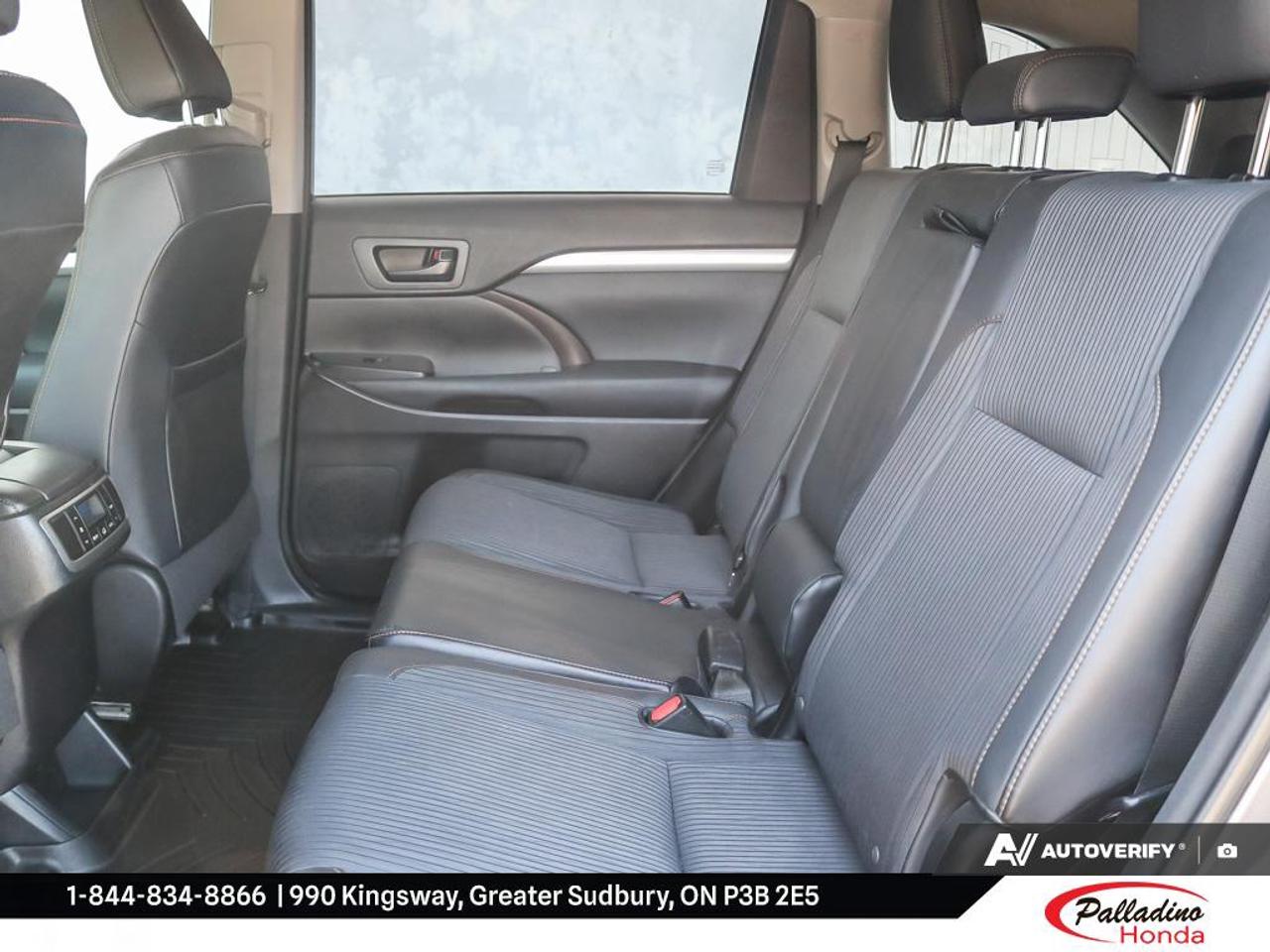 2015 Toyota Highlander LE Photo