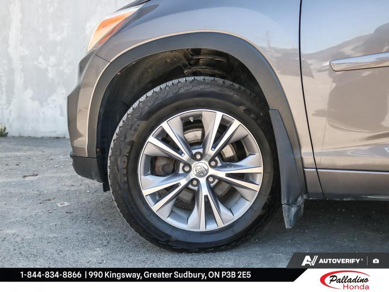 2015 Toyota Highlander LE Photo