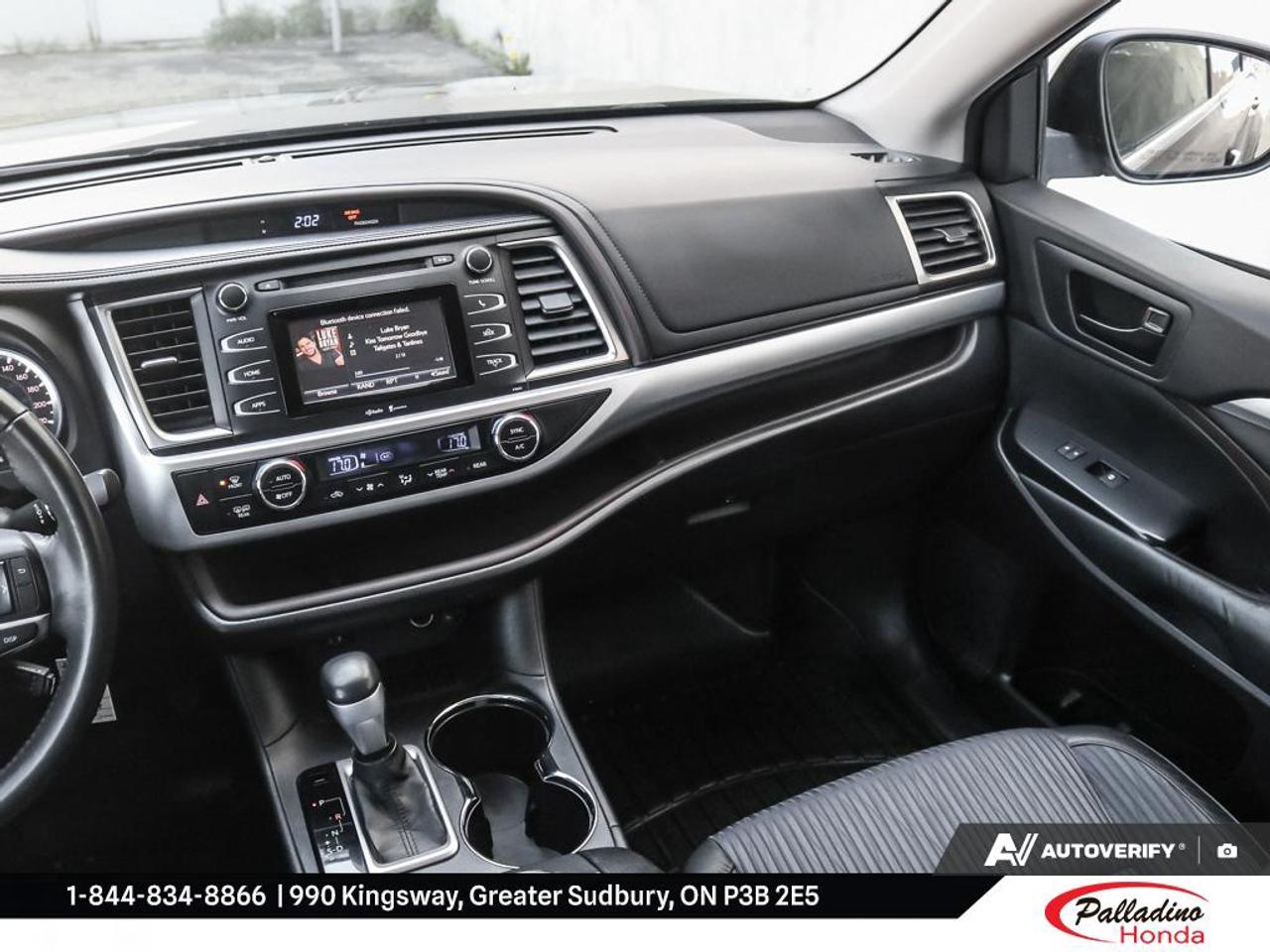 2015 Toyota Highlander LE Photo