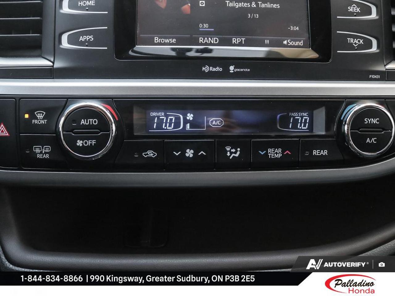 2015 Toyota Highlander LE Photo