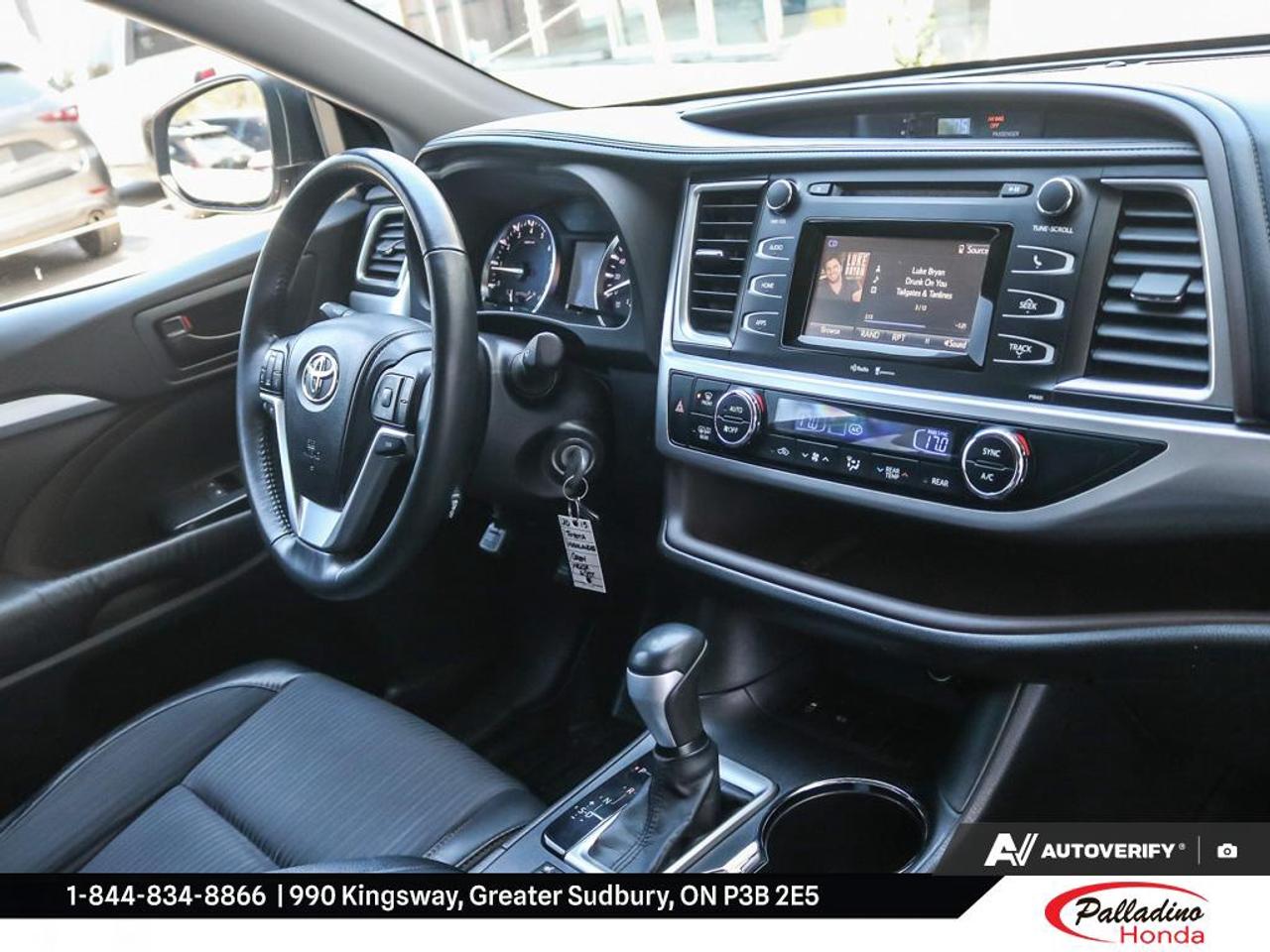 2015 Toyota Highlander LE Photo