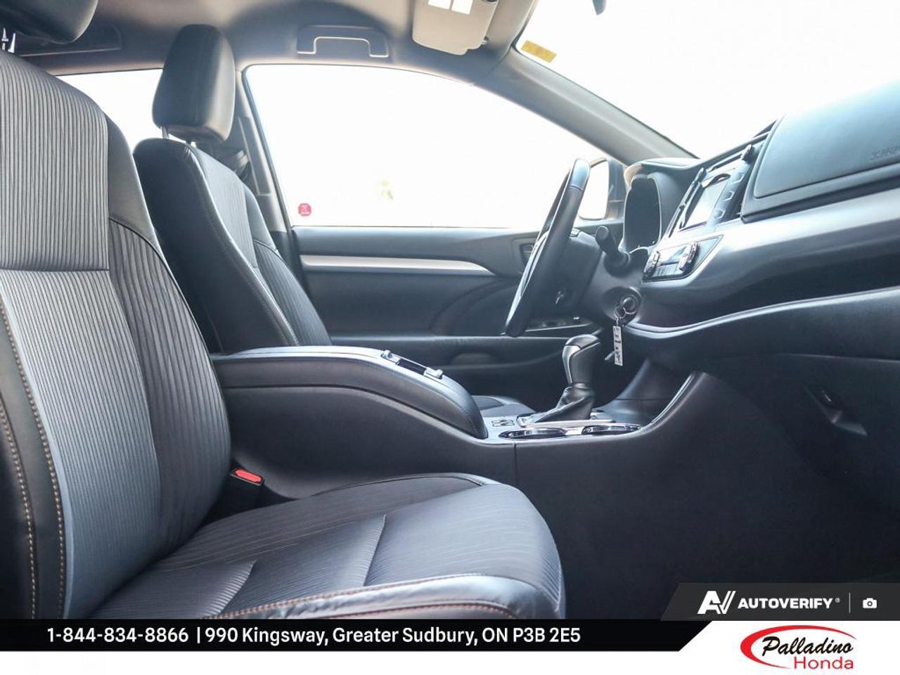 2015 Toyota Highlander LE Photo