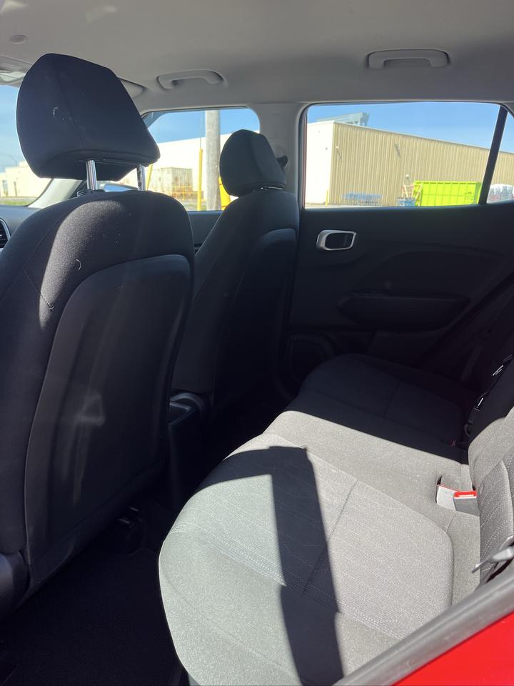 2022 Hyundai Venue ESSE TWO-TONE Photo