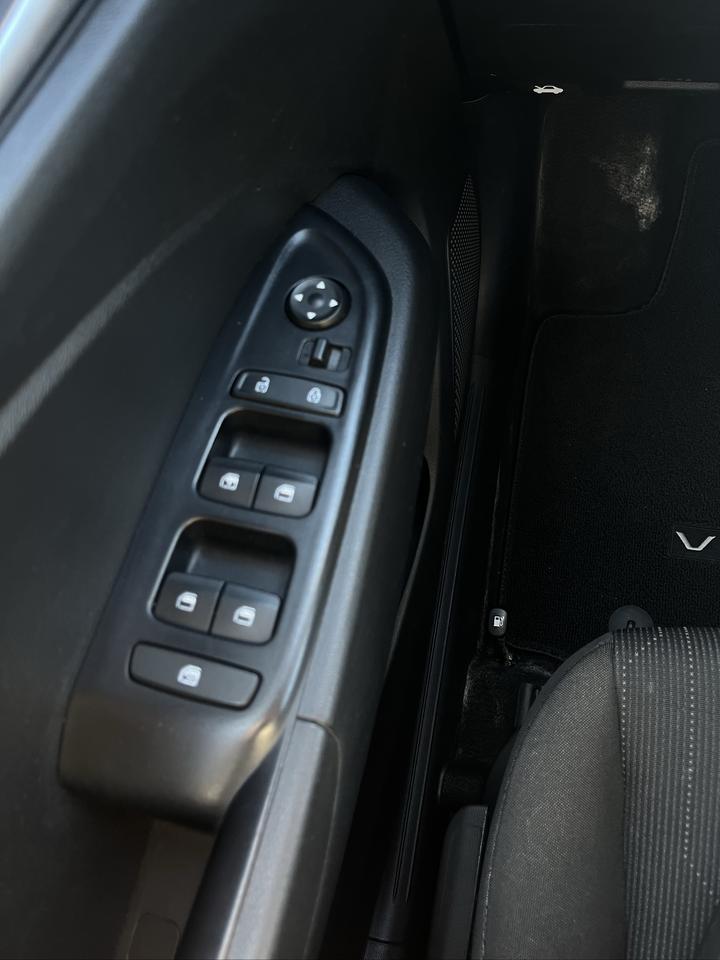 2022 Hyundai Venue ESSE TWO-TONE Photo