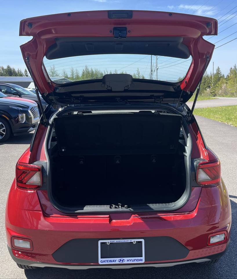 2022 Hyundai Venue ESSE TWO-TONE Photo