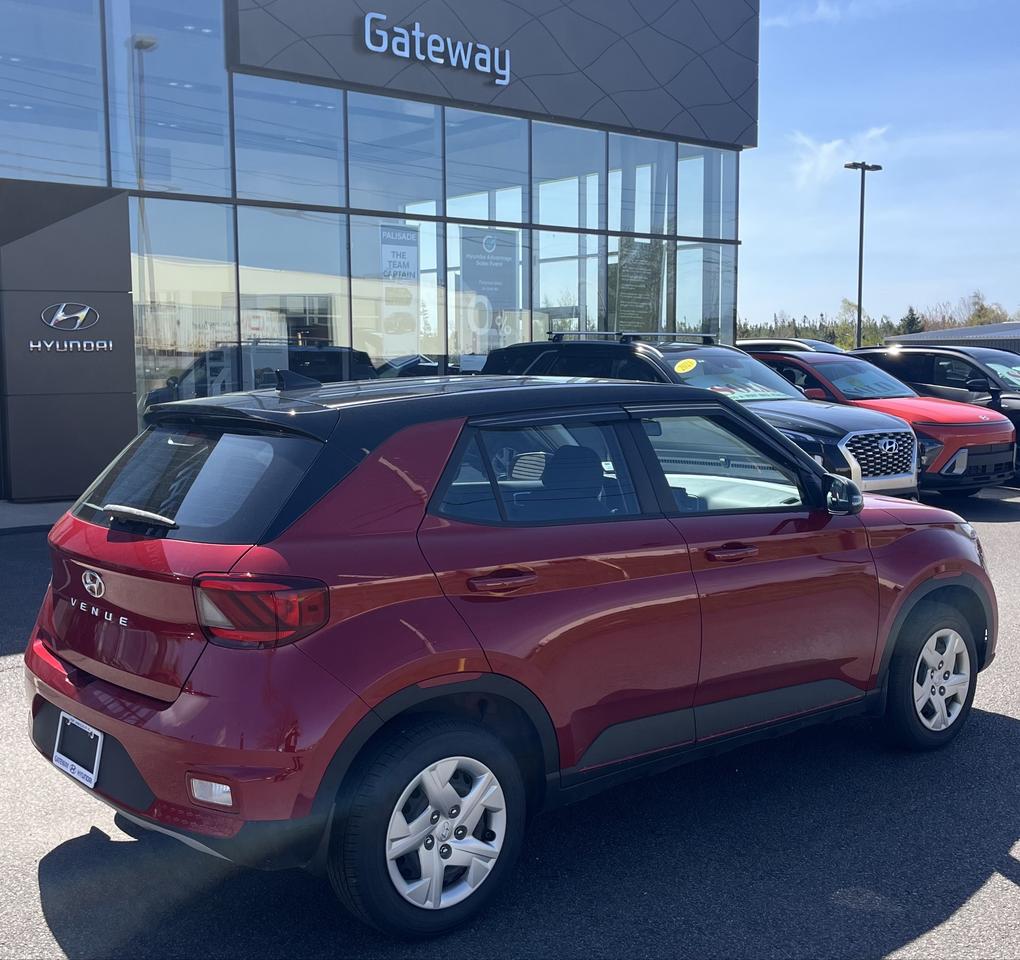 2022 Hyundai Venue ESSE TWO-TONE Photo3